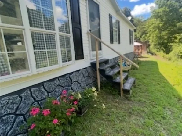 395 Left Fork Bens Crk, Wharncliffe, WV 25651