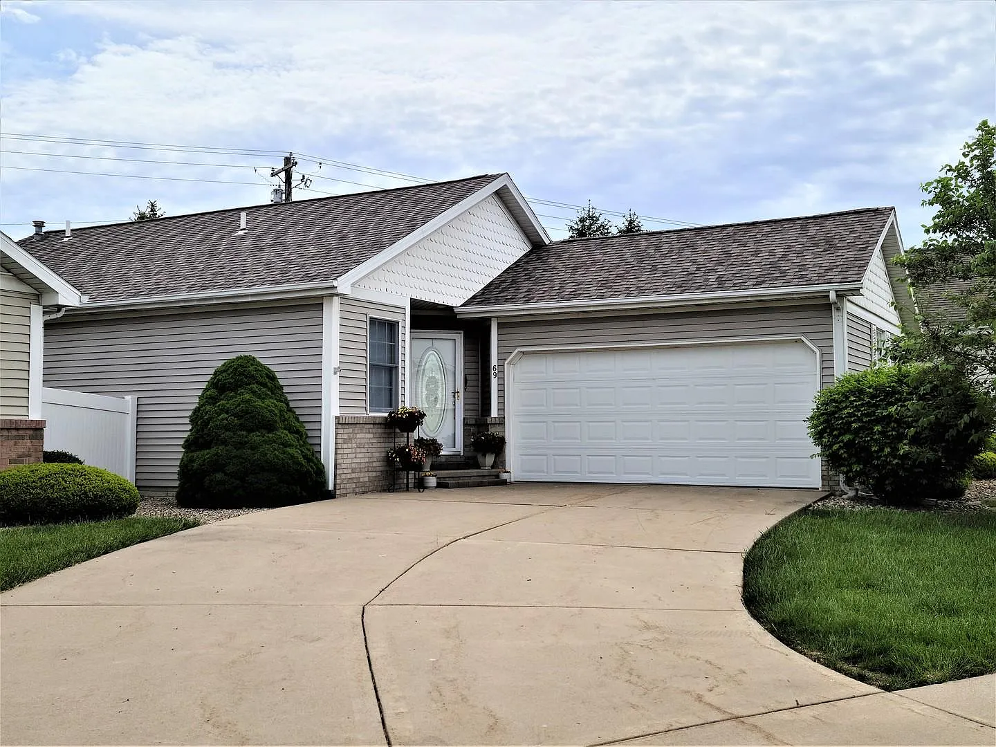 69 Astoria Way photo 1