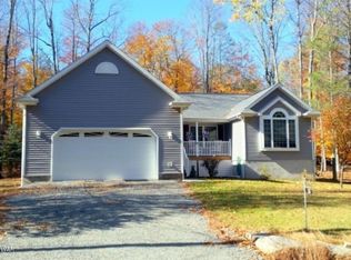 1040 Mountain Top Dr, Lake Ariel, PA 18436