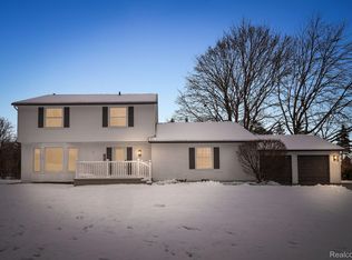 3895 Top View Ct, Bloomfield Hills, MI 48304