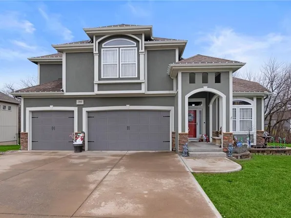 1302 NW Burr Oak Ln, Grain Valley, MO 64029