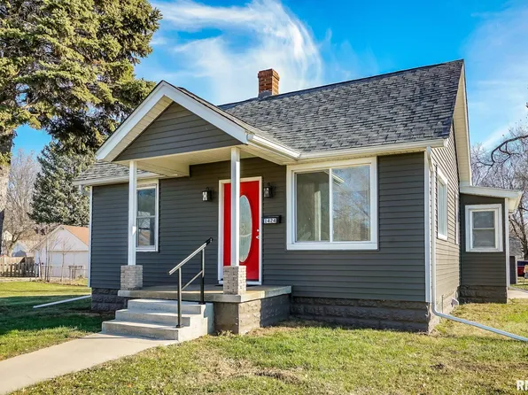 1424 S 7th St, Pekin, IL 61554