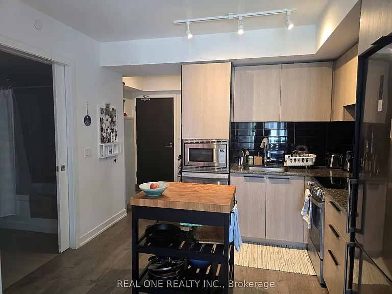 501 Yonge St #1109 — Photo 5