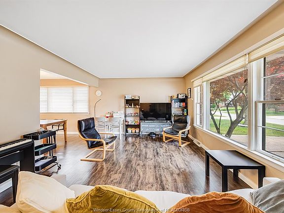 5th image of 3063 Bruce Ave