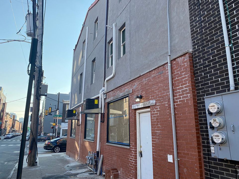 16th St Entrance
