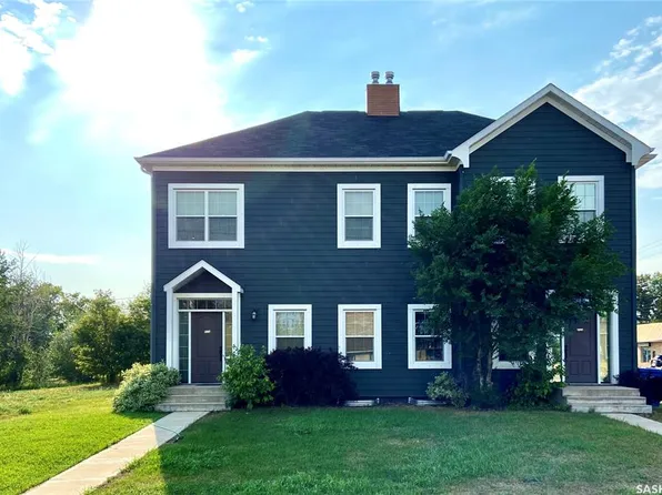 UNIT A & B-422 St Mary STREET, Esterhazy, SK S0A 0X0