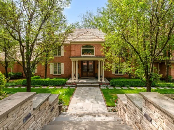 55 S Wynstone Dr, North Barrington, IL 60010