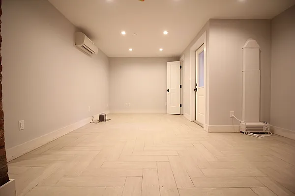 Rented by Nooklyn NYC LLC | media 65