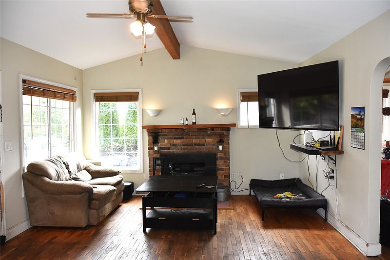 5th image of 819 Turner Avenue
