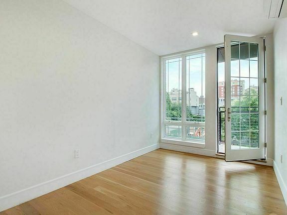 2nd image of 102 Quincy St #4R