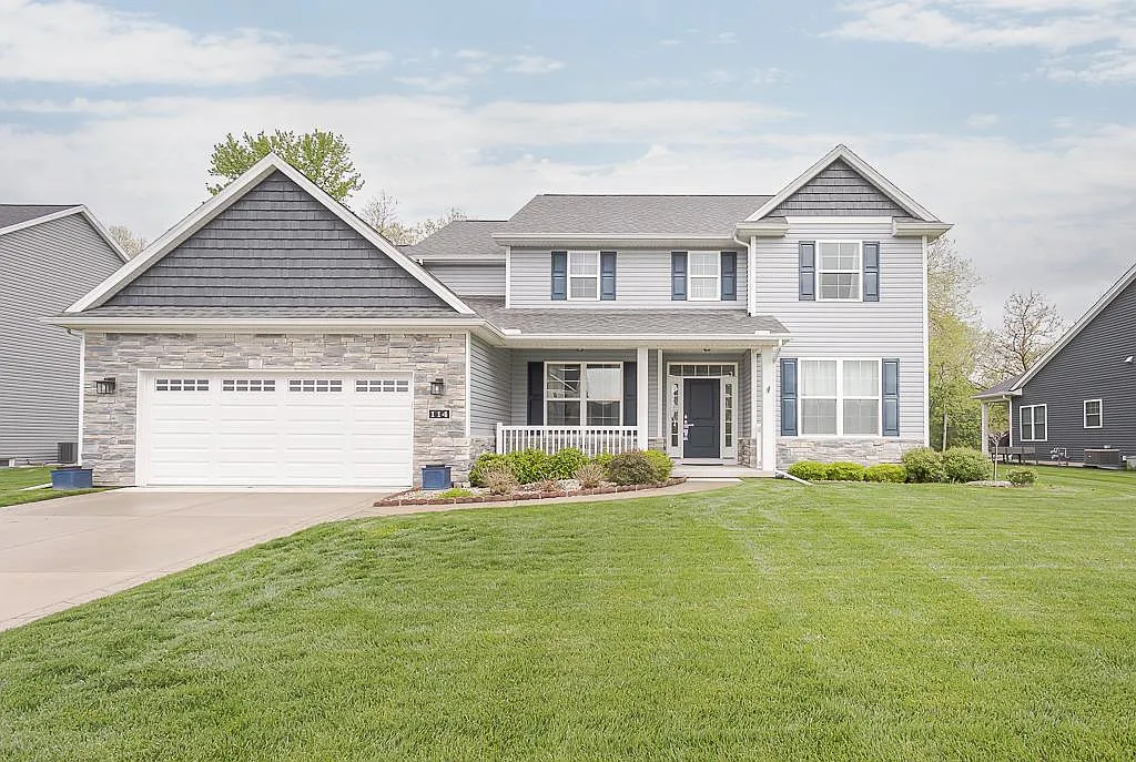 4 bed, 2.5 bath, 2444 sqft, $3,400 — Photo 1