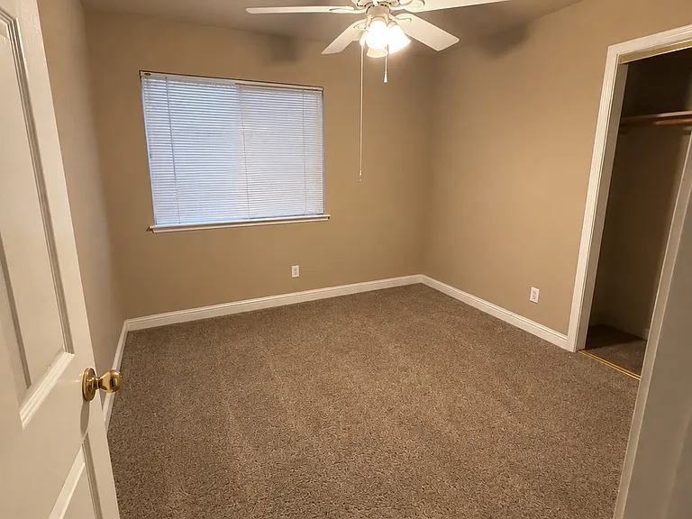 4713 W University Ave — Photo 4