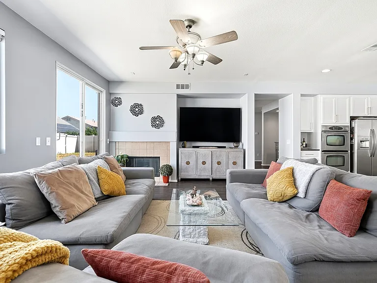 39112 Desert Holly Ln — Photo 7