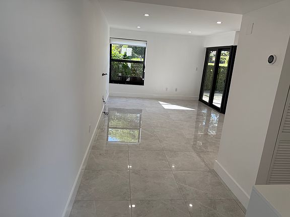 4th image of 10292 NW 5th Ter #1-20