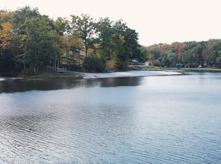 1765 Lake Dr S, Milford, PA 18337