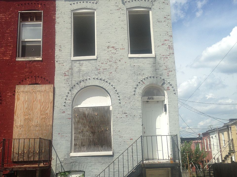 2nd image of 2000 Ridgehill Ave
