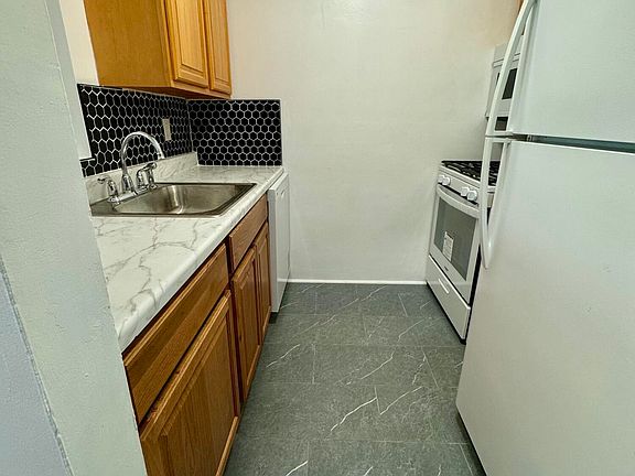 5th image of 20 Francine Ct #A