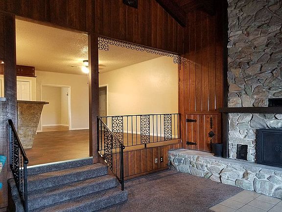 den open to kitchen&dining