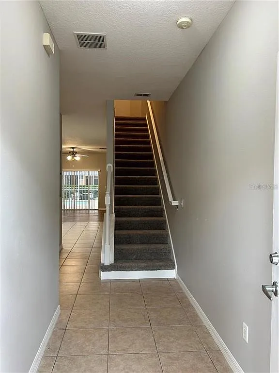 3 bed, 2.0 bath, 1494 sqft, $1,990 — Photo 4