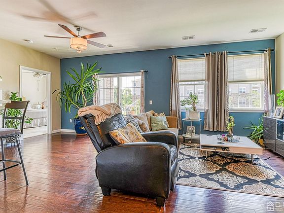 3rd image of 123 Tower Blvd #123
