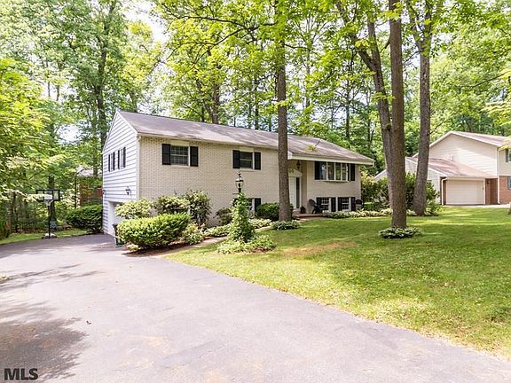 2nd image of 542 Brittany Dr