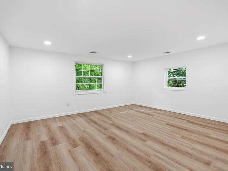 227 W Ferry Rd — Photo 27