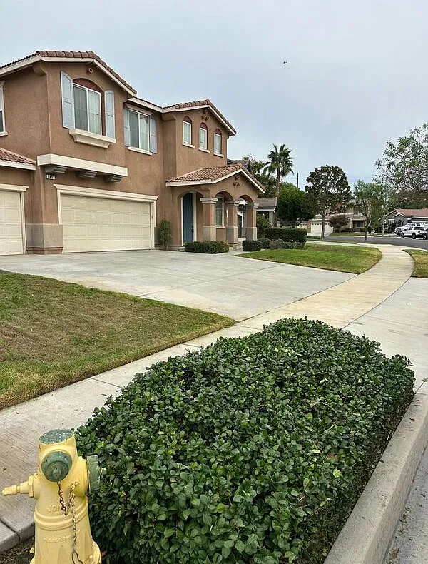 4 bed, 3.0 bath, 2500 sqft, $3,799 — Photo 3