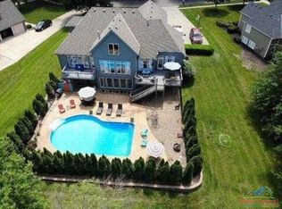 1832 Bent Oaks Dr, Liberty, MO 64068