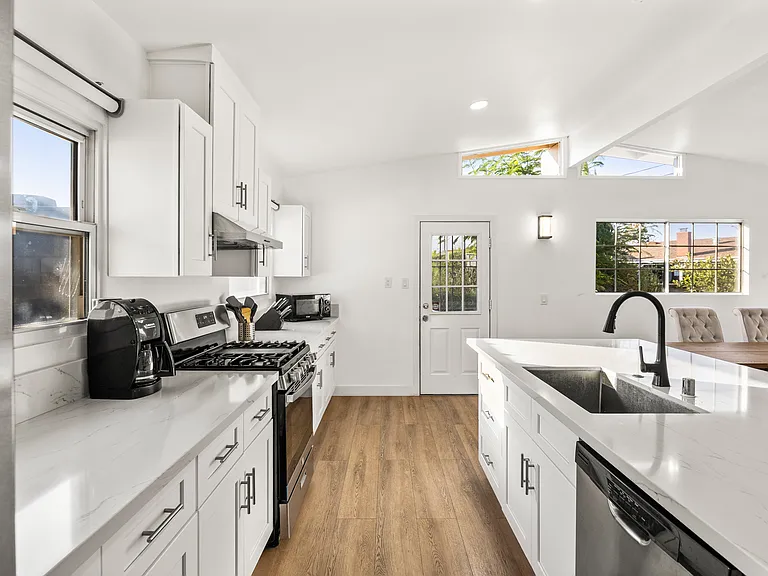 1019 W Pine St — Photo 7