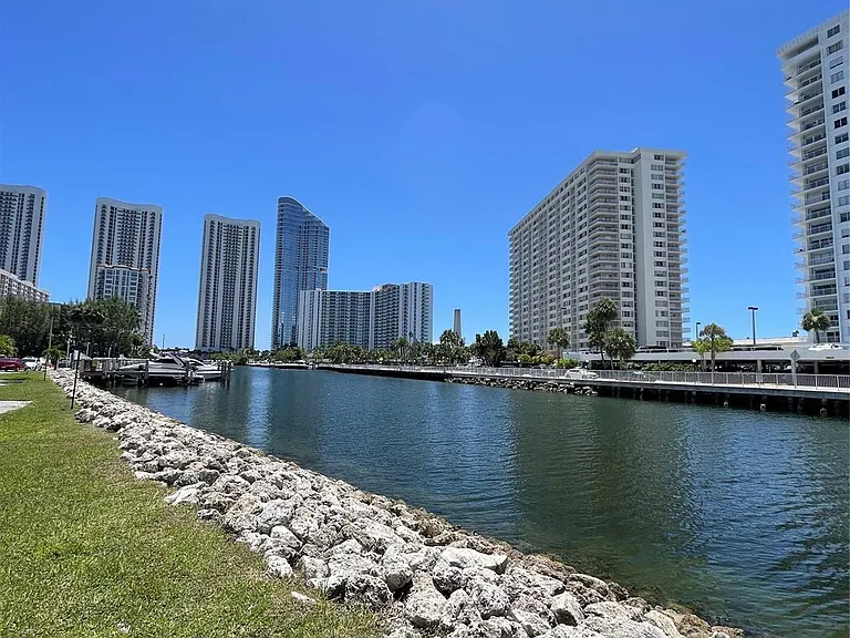 400 Kings Point Dr #1027 — Photo 42