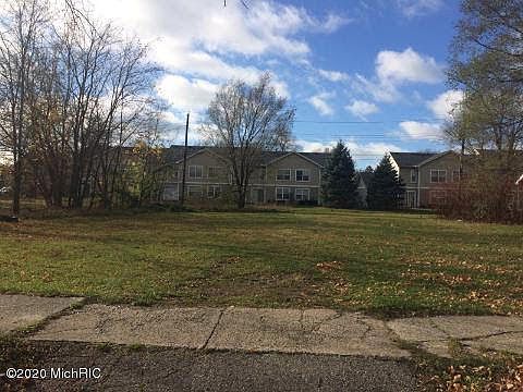 1st image of 854 Superior St