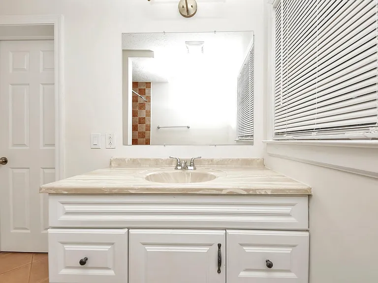 1249 Robert Ln — Photo 21