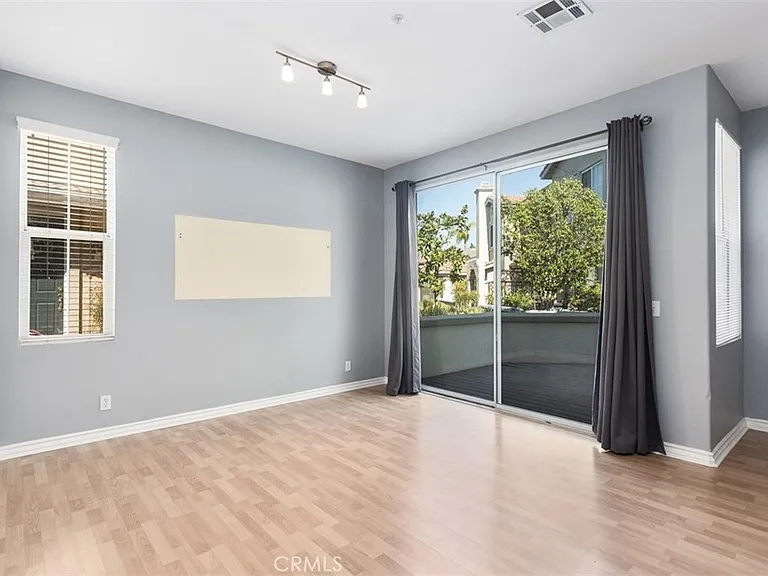 437 N Castletown #C — Photo 5