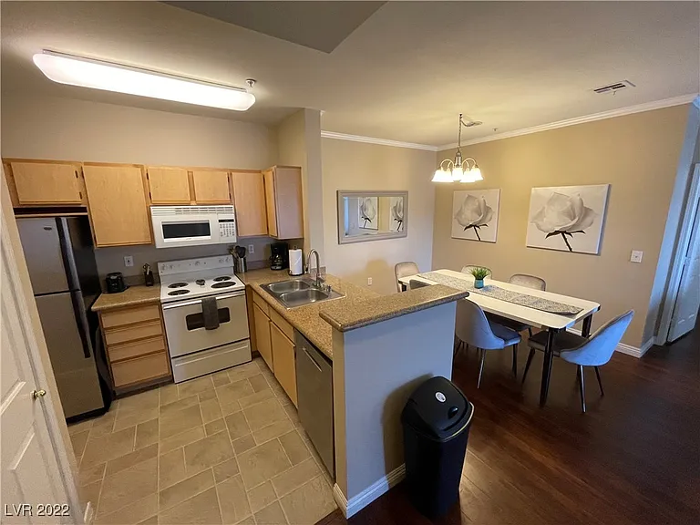 2900 Sunridge Heights Pkwy #1035 — Photo 2