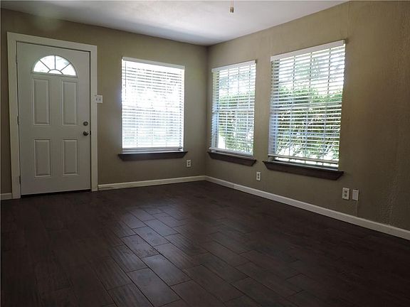 5th image of 223 Brookwood Dr