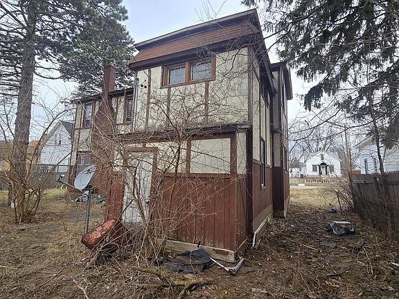 4th image of 710 E Foster St