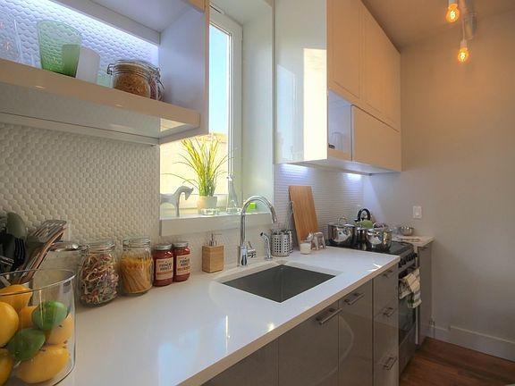 4th image of 1038 Greene Ave #517