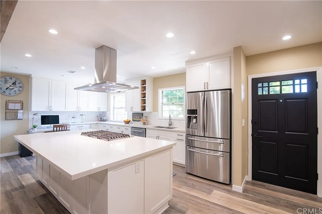 3 bed, 1451 sqft, $3,750 — Photo 1