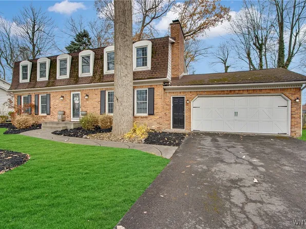 95 Wood Acres Dr, East Amherst, NY 14051