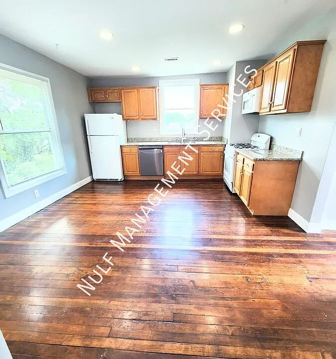 736 Clarissa St #2