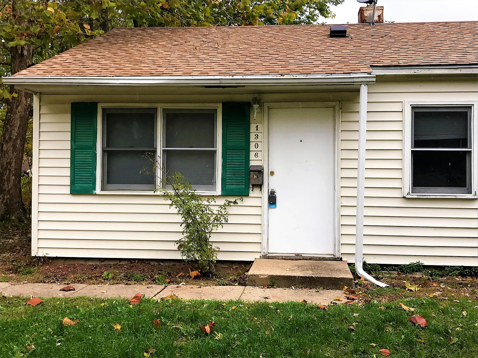 1306 E Michigan Ave photo 1