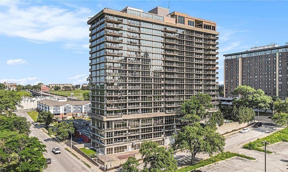 1st image of 600 E Admiral Blvd #501