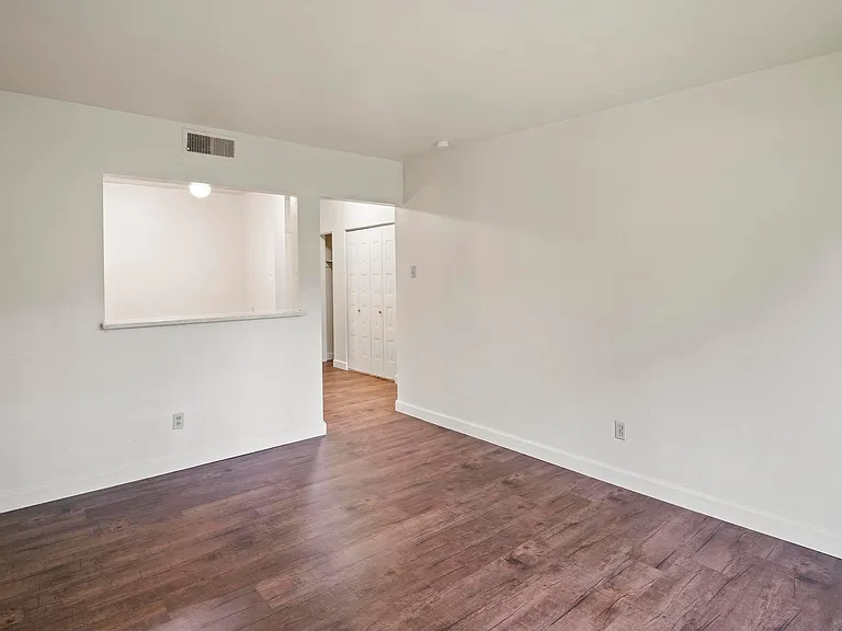 Westport Edge Apartments — Photo 15