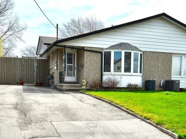 64 Dorchester Blvd, Saint Catharines, ON L2M 7T2