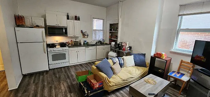 3 bed, 2000 sqft, $2,100 — Photo 2