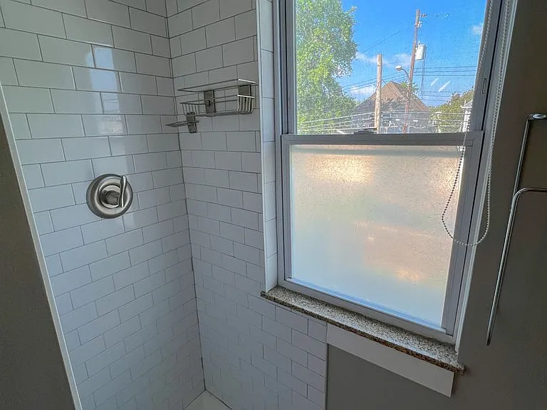 137.5 Avondale Ave — Photo 19