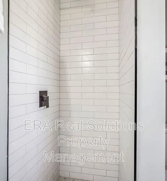 105 Rodgers Ave — Photo 36