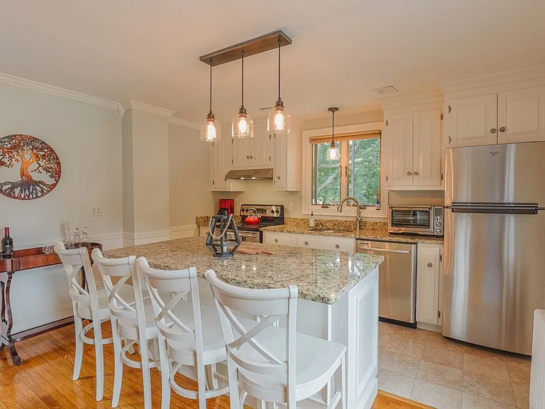 17 Charter St #2 — Photo 2