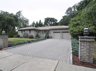 705 Kingsbridge Ln, Ridgewood, NJ 07450