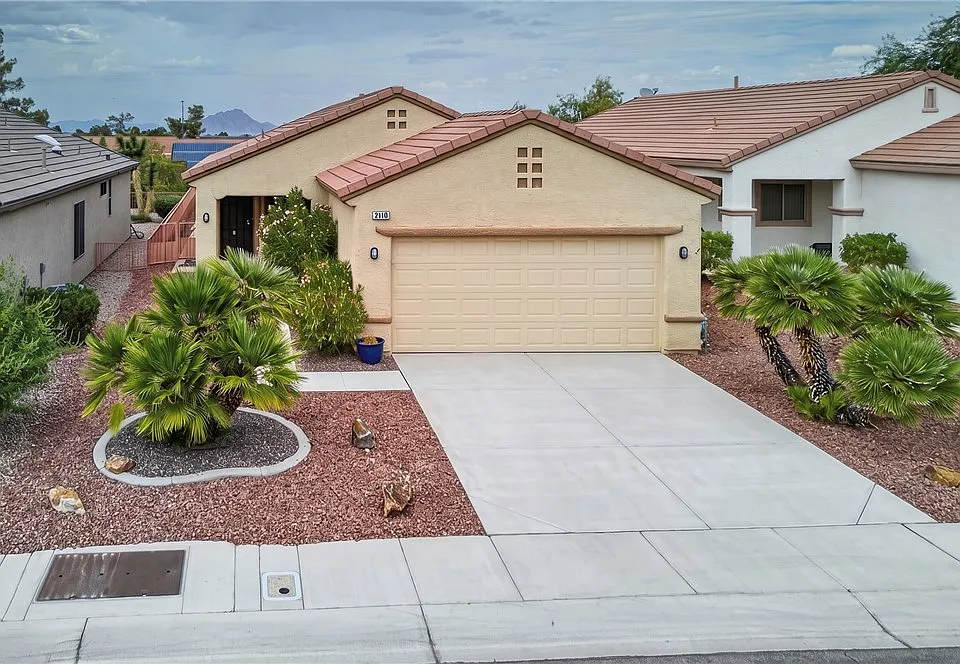 2118 Desert Woods Dr